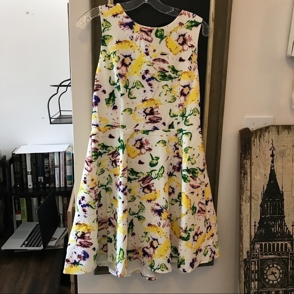 Miss Me Sleeveless Floral Skater Dress White Multi Color Size Medium NWT - Picture 5 of 5